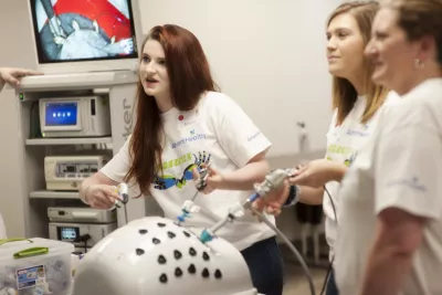 Student learning to use surgical technology