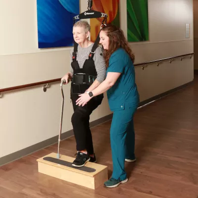 A nurse and a patient doing a rehabilitation session