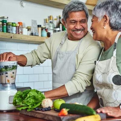 couple makes a delicious smoothie together