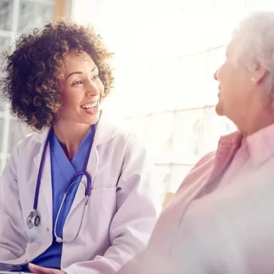 doctor-speakes-to-a-patient