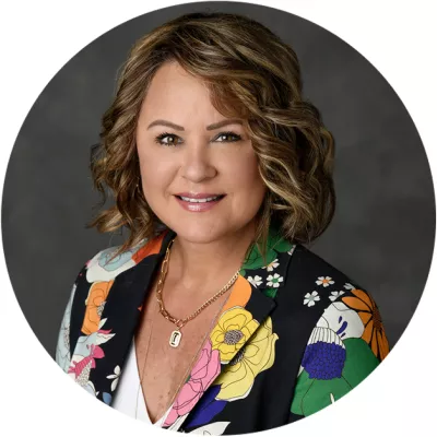 a photo of lee alexander