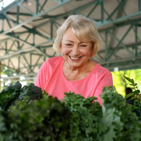 woman at farmers market