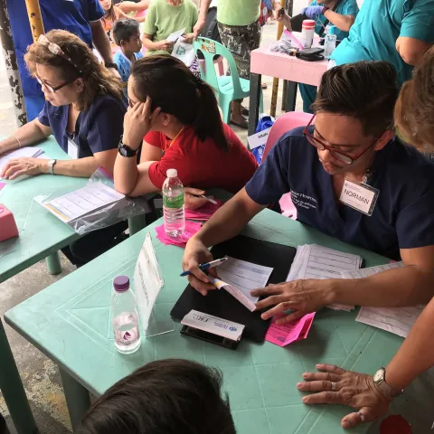 Volunteers helping other people.