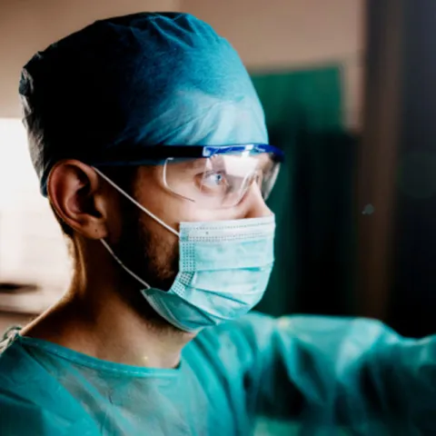 surgeon-looking-away