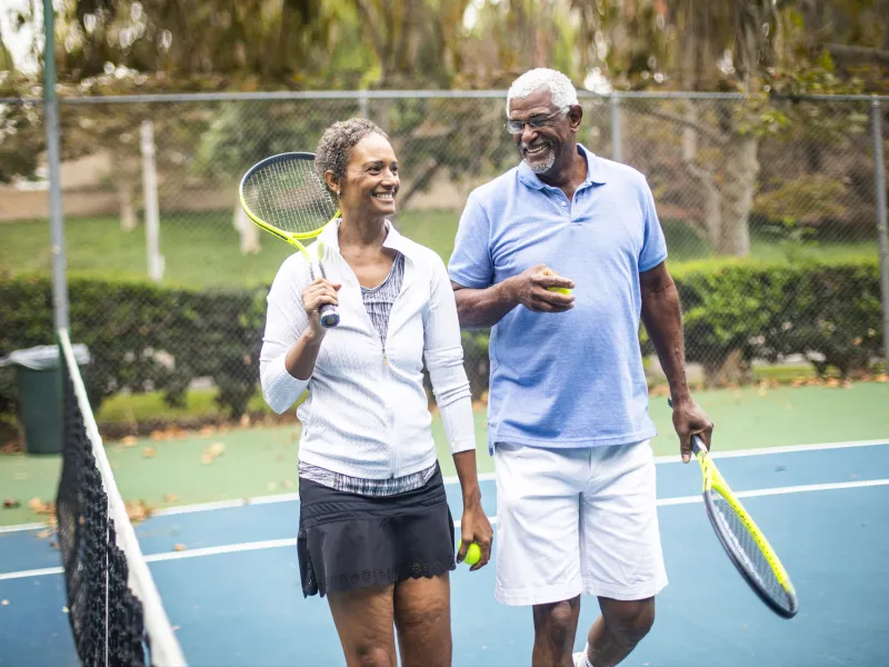 couple playing tennis