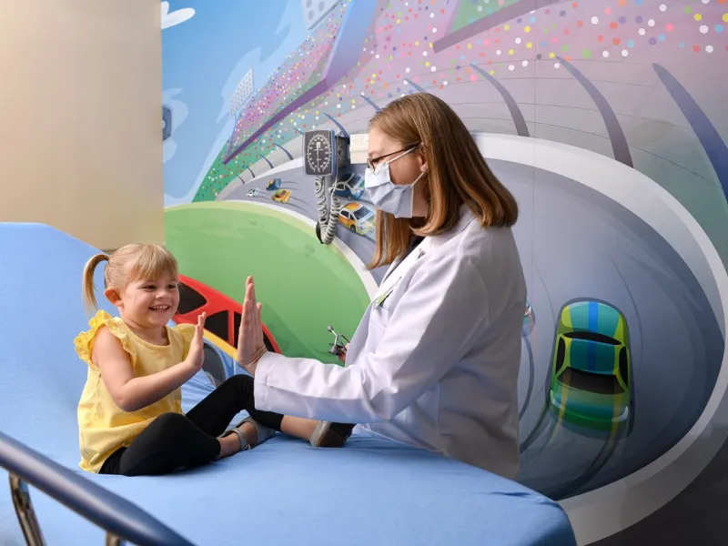 thumbnail_AH-Daytona-ER-Dr-Madecjzk-and-Patient-2000x1333px