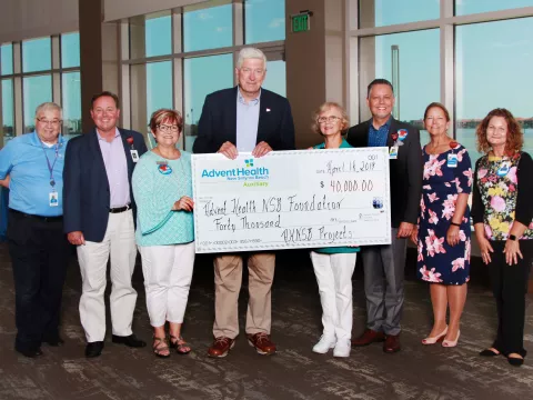 Auxiliary Donates $40,000 Hospital Foundation.