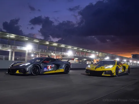 cars racing on sebring international raceway