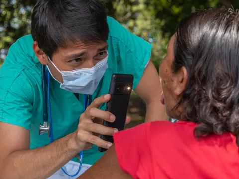 global-missions-peru-provider-with-patient-800x800