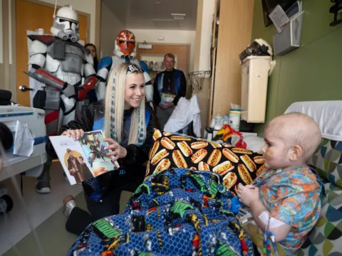 Ashley Eckstein, voice of voice of Star Wars’ Ahsoka Tano, read to a patient at AdventHealth for Children.