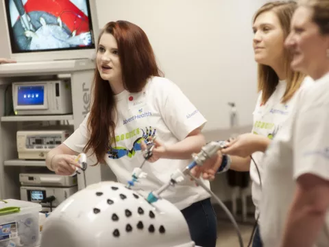Student learning to use surgical technology