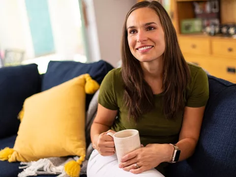 Monitoring patients with low-severity cases of COVID-19 enables a safe recovery from home.