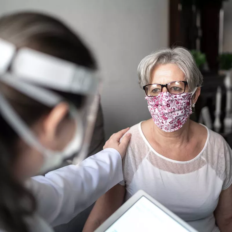 hero-doctor-comforting-patient-2000x1333