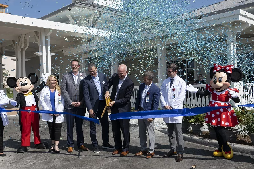 AdventHealth hosted a ribbon-cutting ceremony at its new offsite emergency room department located at FLAMINGO CROSSINGS Town Center, bringing trusted emergency care and a first-of-its-kind patient experience for Central Florida visitors and community members, including Walt Disney World Resort guests and cast members.