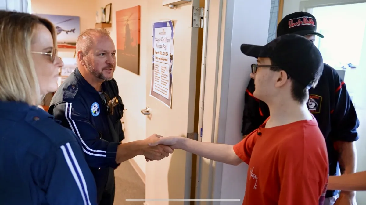 Anthony Moir meets Flight 1 team members Skye Vriesenga and Jon Inkrott