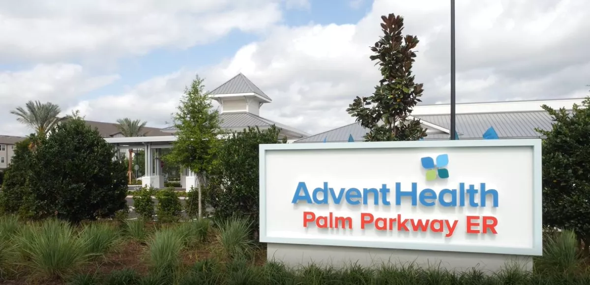 Palm Parkway ER entrance sign