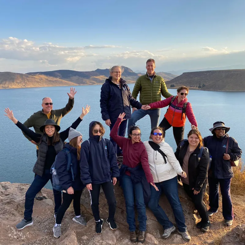 global-missions-peru-group-lake-800x800