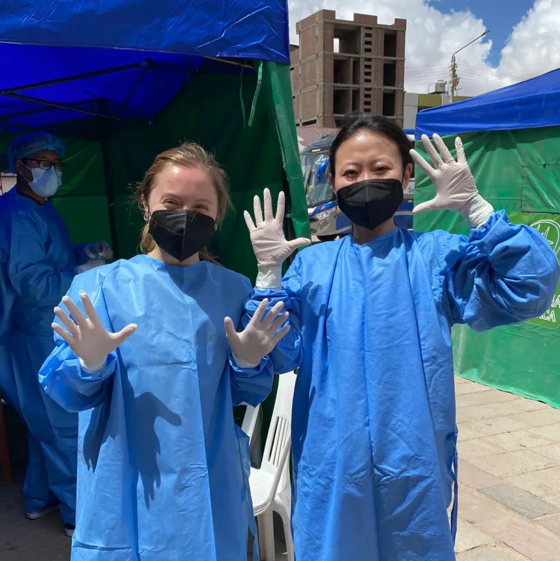 global-mission-peru-two-volunteers-800x800